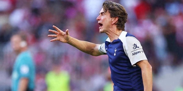 4比0！拜仁主场完胜热刺，主帅直言差距，热刺备战巴黎待逆袭