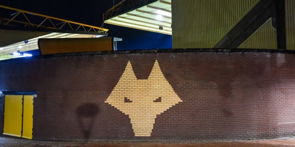 红魔难振作：曼联与利兹联德比战平局收场