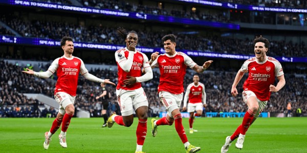 豪门悲喜夜：巴萨3-0登顶 阿森纳4-1热刺5分领跑 利物浦1-0压哨绝杀