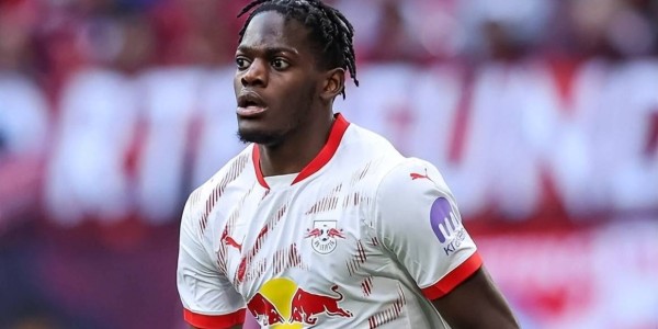 22岁德甲后防帝星横空出世，法国新一代希望之星，3大欧洲豪门疯抢