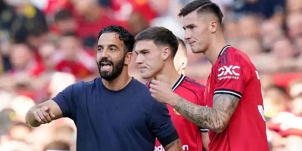 0比1首战告负！曼联防线漏洞百出，主帅战术及选人遭多方质疑